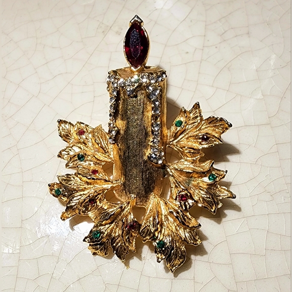 Vintage high designed holiday gold candle  stone flame and winter leaves brooch - Picture 3 of 12